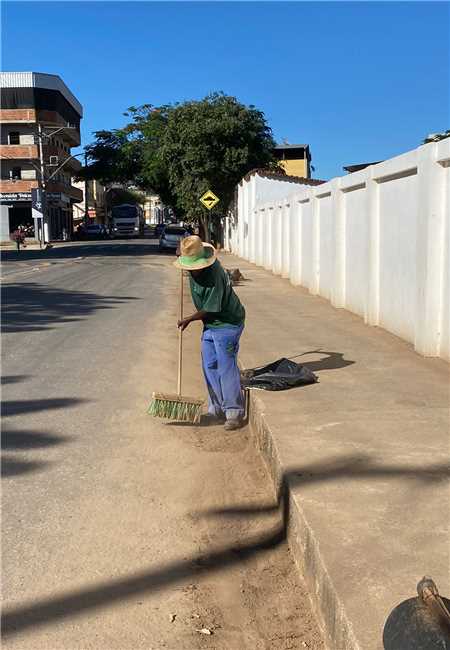 Prefeitura Municipal De Raul Soares Limpeza De Ruas E Avenidas